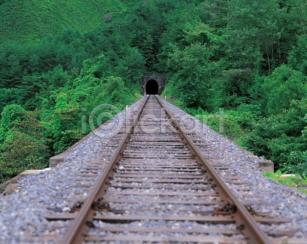 사람없음 JPG 포토 건축 공공시설 굴 기찻길 길 산 시설물 야외 자연 주간 철도의날 터널 풍경(경치) 현대건축