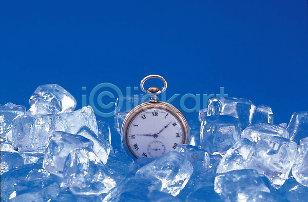사람없음 JPG 포토 물 생활용품 스튜디오촬영 시계 실내 얼음 얼음조각 자연 회중시계