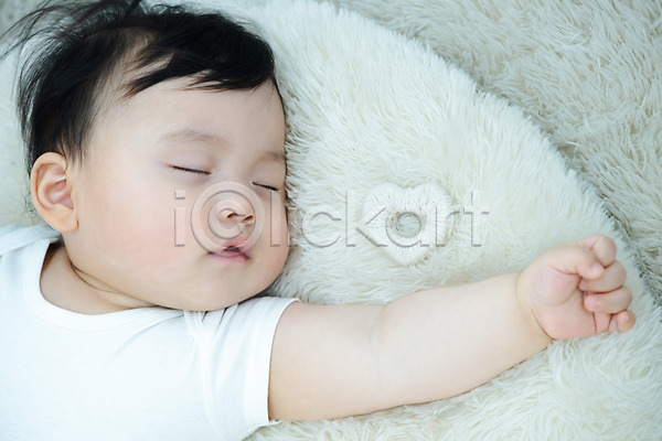 귀여움 보호 성장 편안함 남자 남자아기한명만 아기 한국인 한명 JPG 근접촬영 앞모습 포토 낮잠 눈감음 눕기 상반신 스튜디오촬영 실내 잠 하트