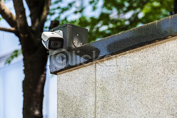 사회이슈 사람없음 JPG 아웃포커스 포토 감시카메라 나무 벽 보안 안전 야외 주간