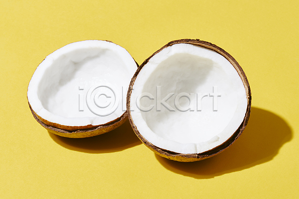 사람없음 JPG 포토 노란배경 단면 스튜디오촬영 슬라이스 실내 열대과일 코코넛