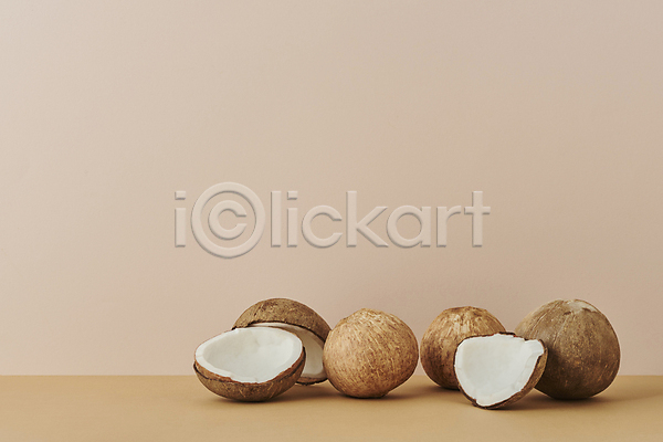 사람없음 JPG 포토 갈색배경 단면 스튜디오촬영 슬라이스 실내 열대과일 코코넛