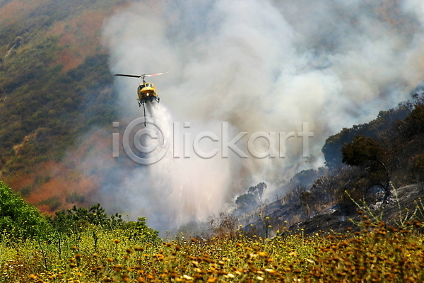 사람없음 JPG 포토 해외이미지 비행 소방 소방헬리콥터 야외 연기 주간 헬리콥터 화재진압