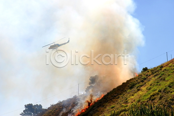 사람없음 JPG 포토 해외이미지 비행 소방 소방헬리콥터 야외 연기 주간 헬리콥터 화재진압