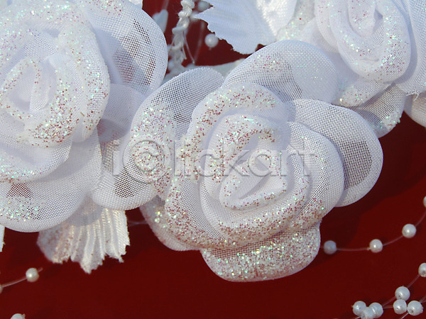 사람없음 JPG 포토 해외이미지 결혼 꽃 목걸이 백그라운드 빨간색 이벤트 장미 흰색