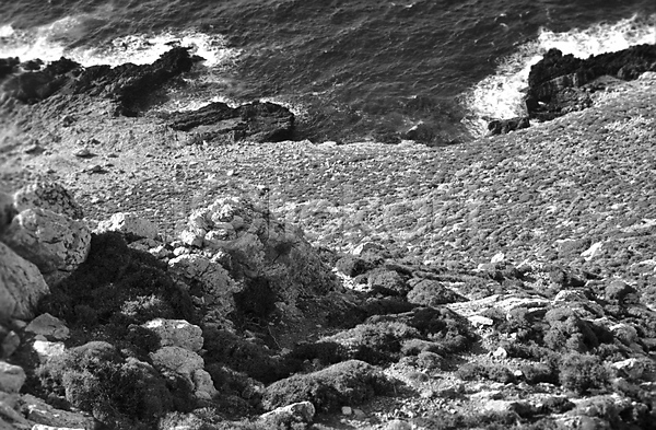 사람없음 JPG 포토 해외이미지 그리스 만 물 바다 산 섬 암초 언덕 여름(계절) 파란색 풍경(경치) 하늘 햇빛