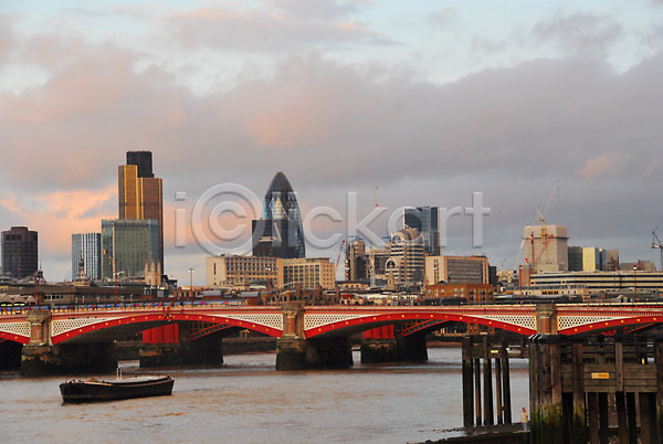 사람없음 JPG 포토 해외이미지 강 건물 구름(자연) 도시 런던 물 봄 저녁 템스강 풍경(경치) 하늘