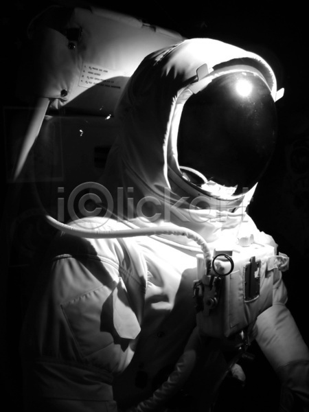 사람없음 JPG 포토 해외이미지 흑백 어둠 우주복 우주비행사