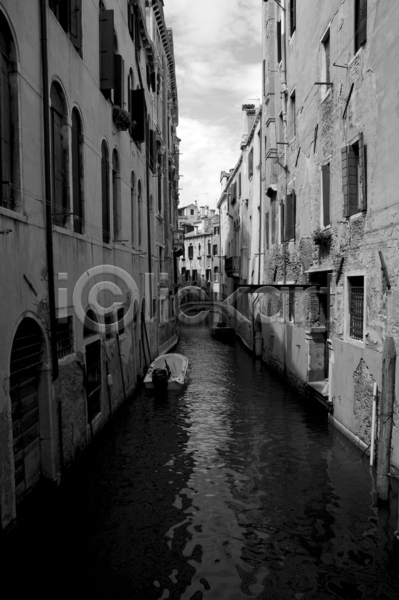 사람없음 JPG 포토 해외이미지 흑백 강 건물 베네치아 유럽건축 이탈리아 좁은 풍경(경치)