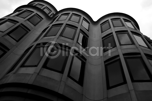 사람없음 JPG 포토 해외이미지 흑백 가로 건축양식 런던 비즈니스 사무실 올려보기 유리