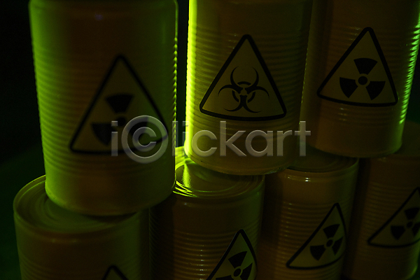 위험 사람없음 JPG 포토 검은배경 드럼통 방사능 스튜디오촬영 실내 쌓기 어둠 원자력 위험물
