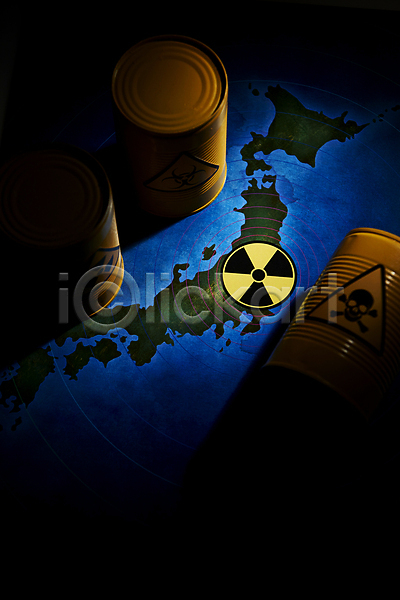 위험 사람없음 JPG 포토 드럼통 방사능 사건 스튜디오촬영 실내 어둠 원자력 원자력발전기호 위험물 일본 일본지도 피폭(방사능) 후쿠시마