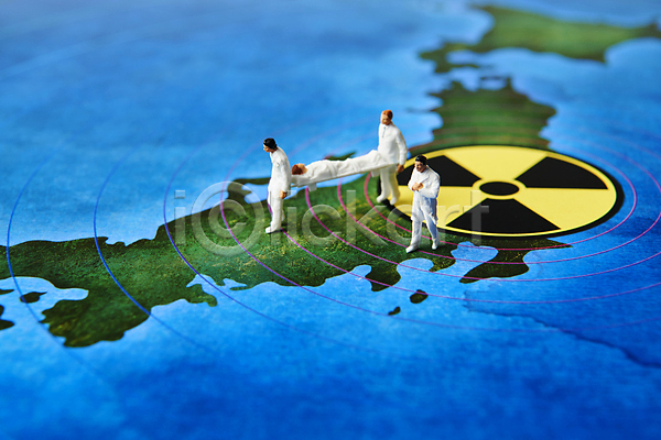 위험 사람없음 JPG 포토 방사능 방사능복 사건 스튜디오촬영 실내 원자력 원자력발전기호 의료진 인물미니어처 일본 일본지도 피폭(방사능) 피해 환자수송 후쿠시마