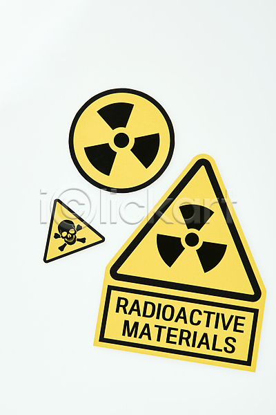 위험 사람없음 JPG 포토 하이앵글 방사능 스튜디오촬영 실내 원자력 원자력발전기호 표식 해골 흰배경