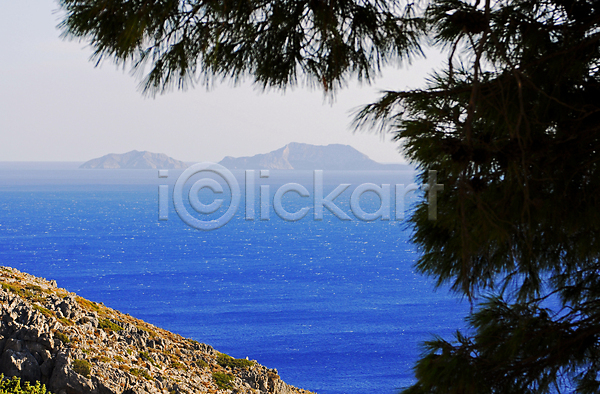 휴식 사람없음 JPG 포토 해외이미지 경사 깊이 물 바다 산 산등성이 섬 수평선 암초 언덕 여름(계절) 파노라마 파란색 풍경(경치) 하늘 휴가