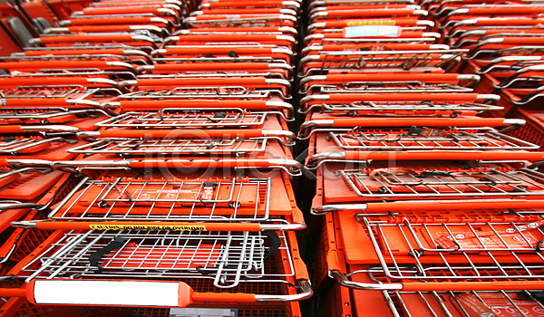 사람없음 JPG 포토 해외이미지 구매 금속 빨간색 상점 선 소매 쇼핑 줄서기 카트