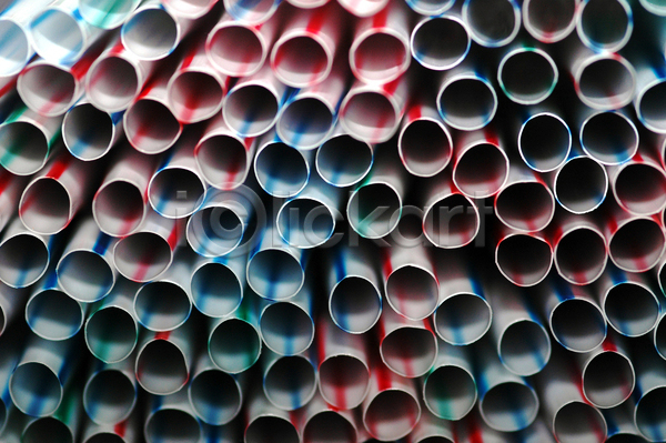 사람없음 JPG 포토 해외이미지 구멍 노르웨이 닫기 마시기 밀짚 반지 백그라운드 벽지 빨간색 빨대 선 원형 음료 종료 초록색 추상 파란색 흰색