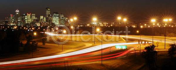사람없음 JPG 포토 해외이미지 고속도로 고층빌딩 과속 광 교통시설 길 도로 도시 도심 루트 모션 바쁨 빛 선 속도 스카이라인 야간 야광 어둠 여행 운전 저녁 줄무늬 타운 파노라마 해외포토