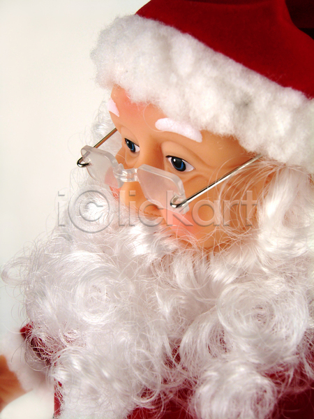 행복 남자 사람없음 JPG 포토 해외이미지 고립 노르웨이 모델 산타클로스 선물 숫자 안경 얼굴 인형 크리스마스 클라우스 큼 휴가