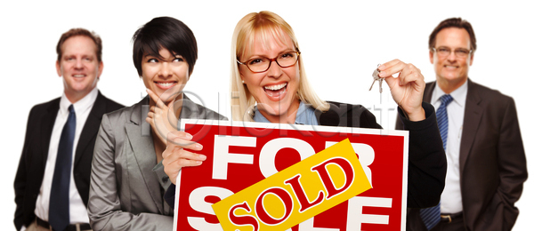 새로움 성공 행복 남자 백인 사람 여러명 여자 JPG 포토 해외이미지 4 고립 광고판 금발 모델 미소 보여주기 부동산 비즈니스 비즈니스우먼 사인 서기 세일 스타일 시트 신용카드 열쇠 우주 잡기 재산 전시 중개인 진짜 텍스트 판매 해외포토 흰색