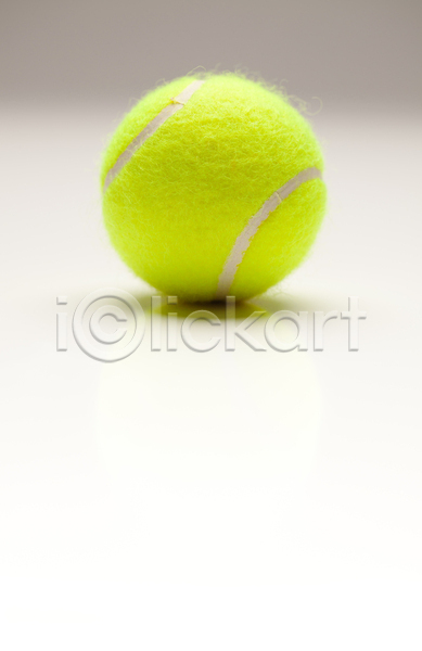 사람없음 JPG 포토 해외이미지 실내 테니스 테니스공 한개 흰배경