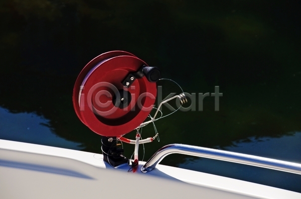 사람없음 JPG 포토 해외이미지 낚시 물 바다 보트 빨간색 야외 어류 어부 얼레 업무 장비 취미 흰색