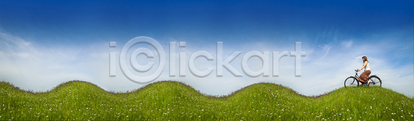 기쁨 신선 자유 청춘 행복 휴식 사람 성인 여자 한명 JPG 포토 해외이미지 건강 공원 구름 라이프스타일 무료 미소 바이킹 밭 봄 뷰티 수확 스포츠 승차 야외 여행 옛날 자연 자전거 초록색 초원 하늘 해외포토