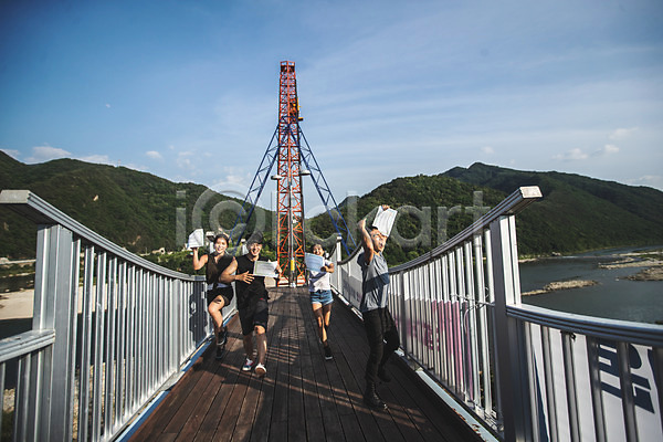 자신감 즐거움 청춘(젊음) 20대 30대 남자 사람 성인 성인만 여러명 여자 한국인 JPG 앞모습 옆모습 포토 국내포토 긴바지 다리(건축물) 달리기 도전 들기 레저 레포츠 맑음 미소(표정) 반바지 번지점프 액티비티 야외 여름(계절) 외침 웃음 인제군 인증샷 자랑 잡기 전신 점프 주간 증명서 친구 캐주얼 커플 컬러풀 확인서