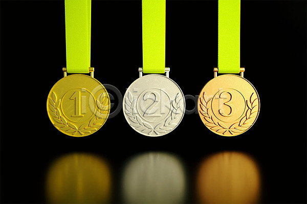 사람없음 3D PSD 디지털합성 입체 편집이미지 2위 3D소스 3위 검은배경 금메달 동메달 메달 반사 세개 오브젝트 우승 월계수 은메달 편집소스