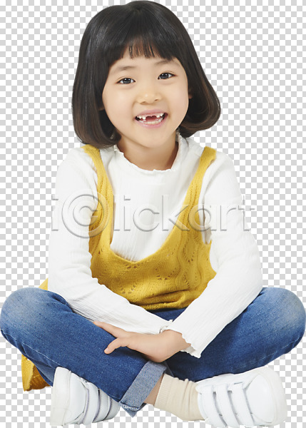 행복 호기심 사람 소녀(어린이) 소녀한명만 어린이 여자 유치원생 한국인 한명 PNG 앞모습 편집이미지 누끼 딸 모션 미소(표정) 앉기 응시 전신 캐주얼 편집소스