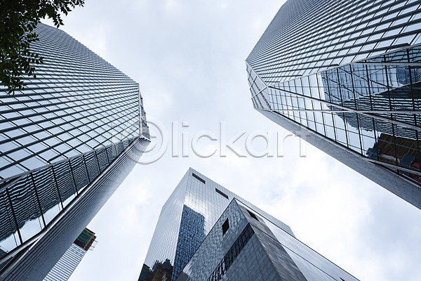 사람없음 JPG 로우앵글 포토 건물 건축 건축물 고층빌딩 구름(자연) 도시 도시풍경 반사 비즈니스 빌딩 빌딩숲 야외 여의도 외관 주간 직장 풍경(경치) 하늘 하늘색 현대건축 회사
