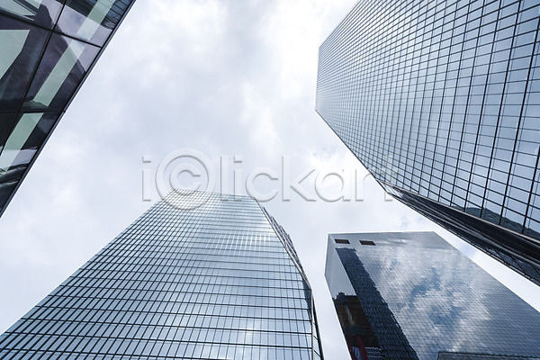 사람없음 JPG 로우앵글 포토 건물 건축 건축물 고층빌딩 구름(자연) 도시 도시풍경 반사 비즈니스 빌딩 빌딩숲 야외 여의도 외관 주간 직장 풍경(경치) 하늘 하늘색 현대건축 회사