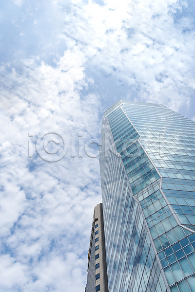 사람없음 JPG 로우앵글 포토 건물 건축 건축물 고층빌딩 구름(자연) 도시 도시풍경 맑음 반사 비즈니스 빌딩 빌딩숲 야외 여의도 외관 주간 직장 청록색 풍경(경치) 하늘 하늘색 현대건축 회사