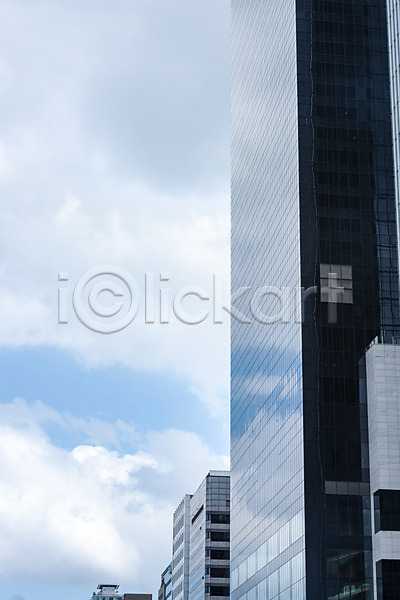 사람없음 JPG 포토 건물 건축 건축물 고층빌딩 구름(자연) 도시 도시풍경 맑음 반사 비즈니스 빌딩 빌딩숲 야외 여의도 외관 주간 직장 풍경(경치) 하늘 하늘색 현대건축 회사