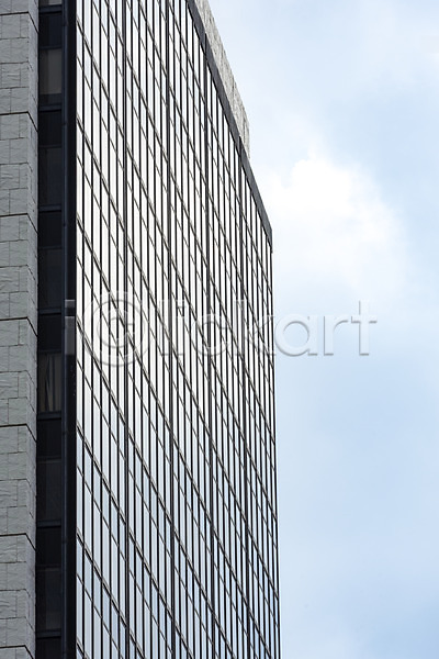 사람없음 JPG 근접촬영 포토 건물 건축 건축물 고층빌딩 구름(자연) 단면 도시 도시풍경 맑음 반사 비즈니스 빌딩 빌딩숲 야외 여의도 외관 주간 직장 풍경(경치) 하늘 하늘색 현대건축 회사