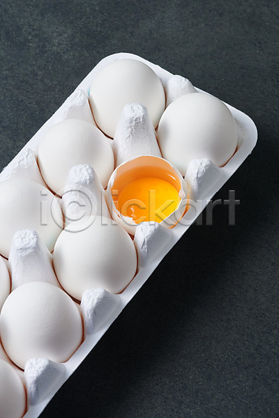 신선 사람없음 JPG 포토 하이앵글 검은배경 검은색 계란 계란판 노른자 누끼 단백질 스튜디오촬영 식재료 실내 알 여러개 유기농 음식 포장 포장용기