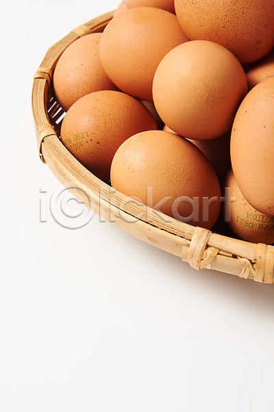 신선 사람없음 JPG 근접촬영 포토 하이앵글 계란 누끼 단백질 바구니 소쿠리 스튜디오촬영 식재료 실내 알 여러개 유기농 음식 흰배경 흰색