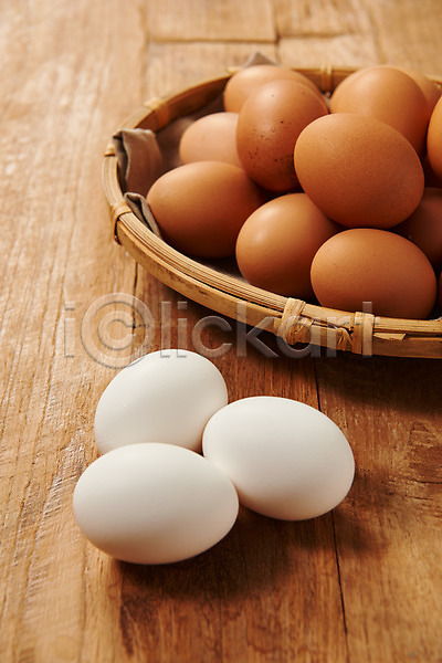 신선 사람없음 JPG 포토 하이앵글 갈색 계란 나무배경 누끼 단백질 바구니 소쿠리 스튜디오촬영 식재료 실내 알 여러개 유기농 음식