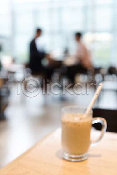 남자 여자 JPG 아웃포커스 포토 라떼 백그라운드 빨대 실내 카페 커피 편집소스 풍경(경치)