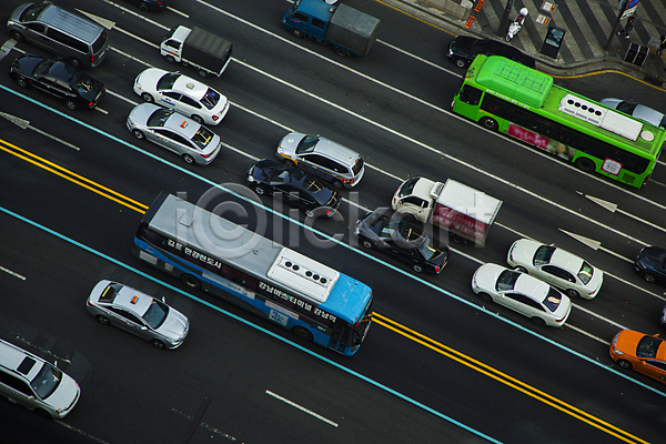 사람없음 JPG 포토 대로 도로 도시풍경 버스 서울 승용차 야외 주간 차선(도로) 퇴근길 트럭 화살표