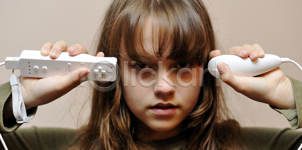 결심 경쟁 성공 집중 흥분 10대 한명 JPG 포토 해외이미지 대회 동영상 미소 비디오게임 소파 우승 주택 중독 친구 표현성 해외포토