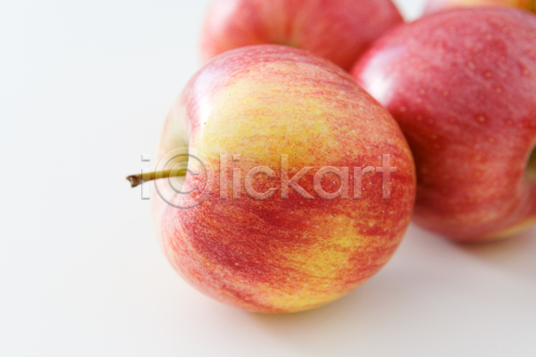 사람없음 JPG 근접촬영 포토 해외이미지 과일 사과 세개 실내 흰배경