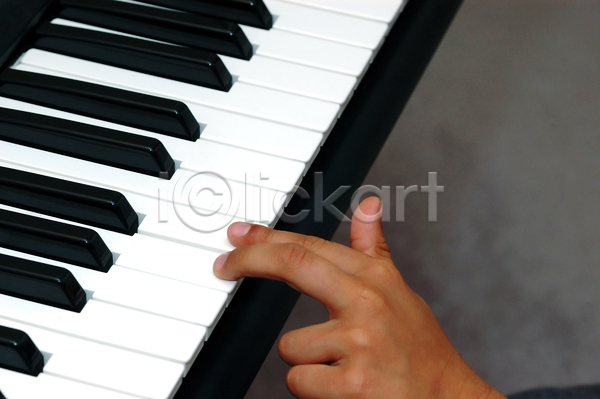 신체부위 JPG 포토 해외이미지 손 실내 연주 피아노(악기) 피아노건반 피아니스트