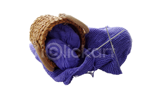 사람없음 JPG 포토 해외이미지 대바늘 뜨개질 목도리 바구니 실내 털실 흰배경