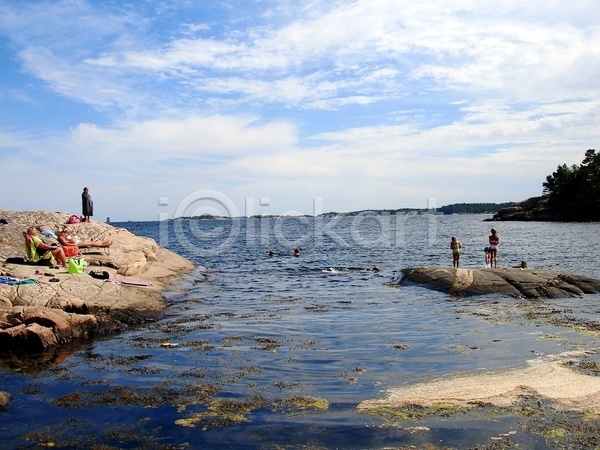 즐거움 사람없음 어린이 JPG 포토 해외이미지 가족 노르웨이 라이프스타일 맑음 물 바다 바위 수영 스칸디나비아 야외 여름(계절) 판 햇빛 휴가