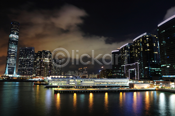 사람없음 JPG 포토 해외이미지 건물 고층빌딩 구름(자연) 도시 도시풍경 바다 밤하늘 배(교통) 빌딩 야간 야경 야외 항구 홍콩