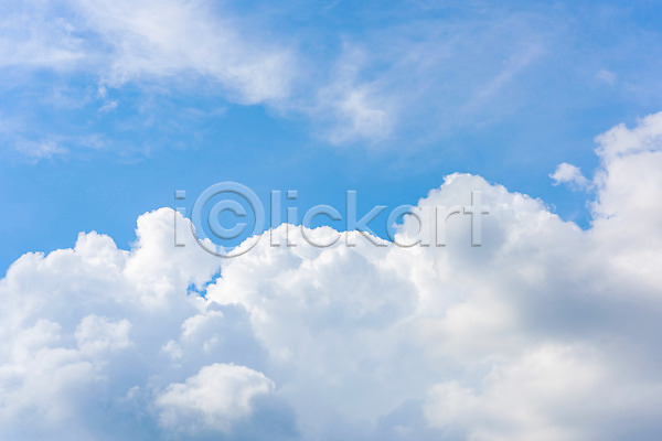 시원함 사람없음 JPG 로우앵글 포토 구름(자연) 맑음 뭉게구름 야외 여름(계절) 여름풍경 옥상 자연 주간 풍경(경치) 하늘 하늘색