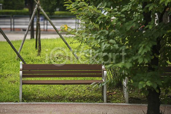 휴식 사람없음 JPG 아웃포커스 포토 공원 길 나무 벤치 야외 여름(계절) 울타리 의자 자연 잔디 조용함 주간 풍경(경치) 휴식처 힐링