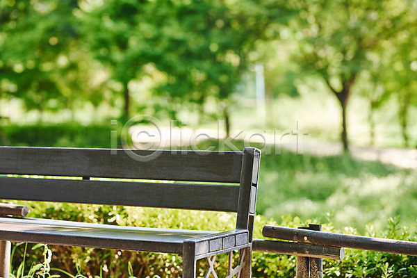 여유 휴식 사람없음 JPG 아웃포커스 포토 공원 나무 벤치 야외 조용함 주간 휴식처 힐링
