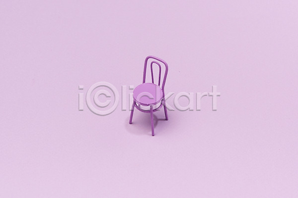 고민 휴식 사람없음 JPG 포토 누끼 미니어처 보라색 보라색배경 스튜디오촬영 실내 오브젝트 의자 한개